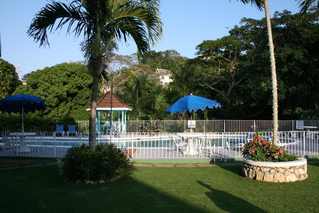 Silver Creek Resort Runaway Bay Exterior photo