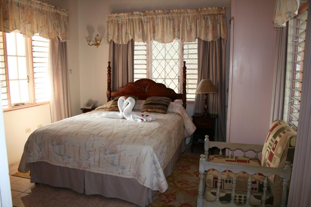 Silver Creek Resort Runaway Bay Exterior photo